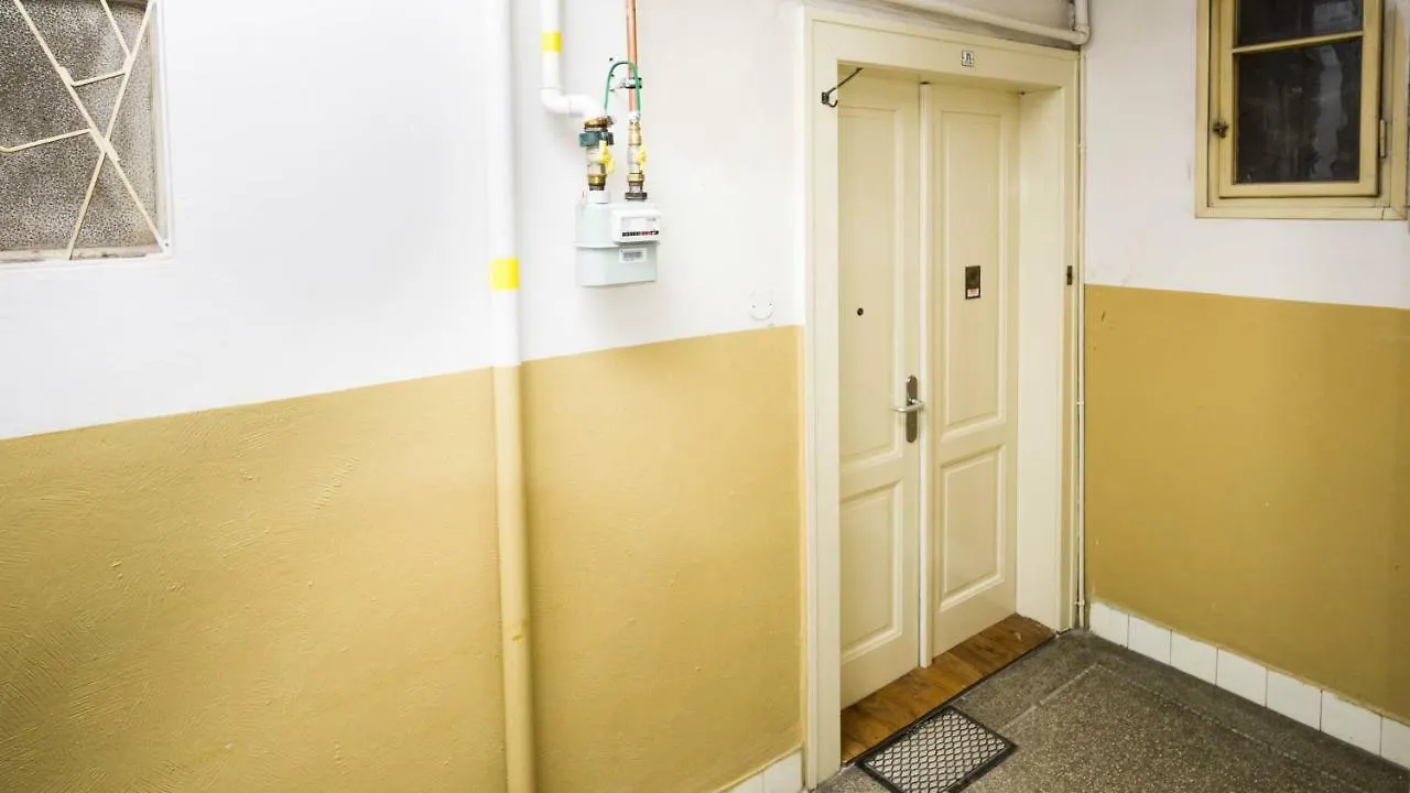 Apartment Four Year Seasons - Walkable To Centre, Metro And Riverside Prague