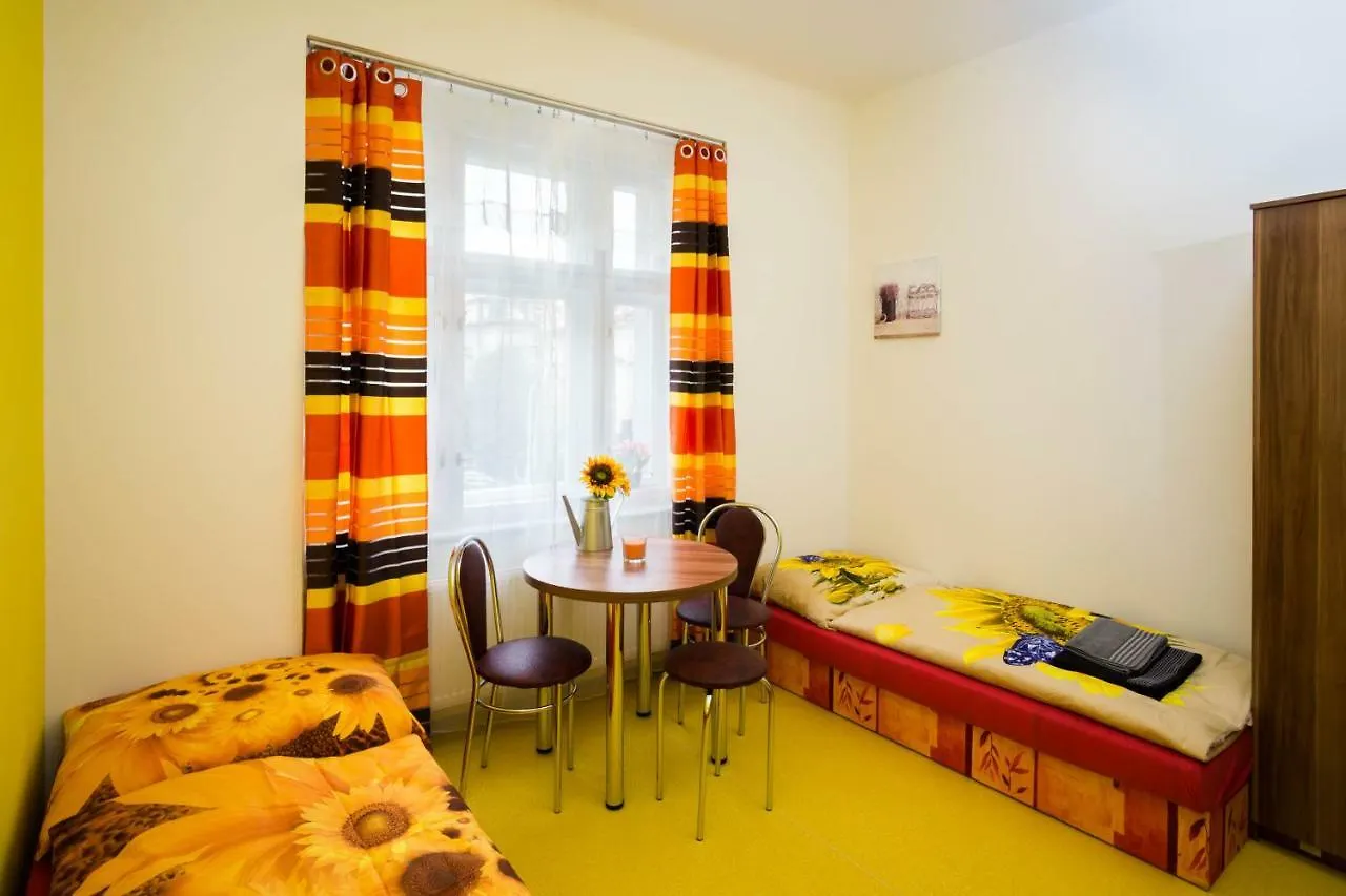 Apartment Four Year Seasons - Walkable To Centre, Metro And Riverside Prague République tchèque