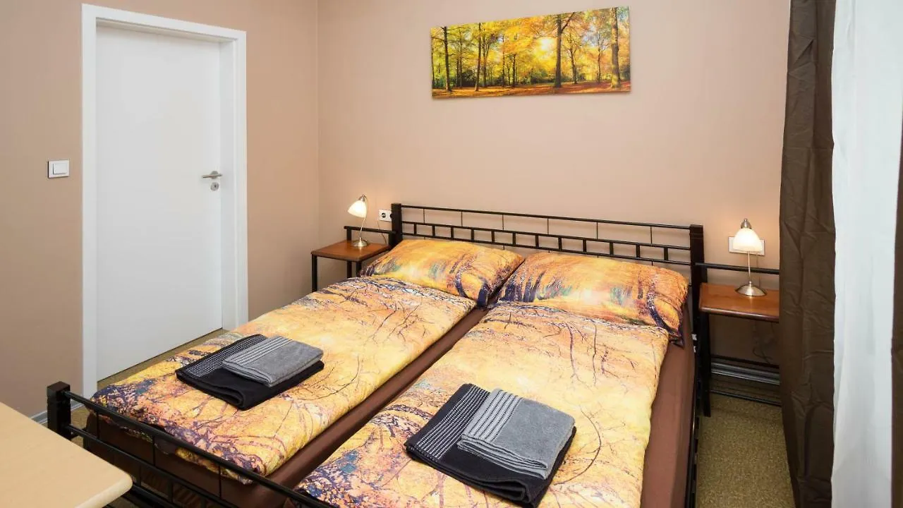 Apartment Four Year Seasons - Walkable To Centre, Metro And Riverside Prague