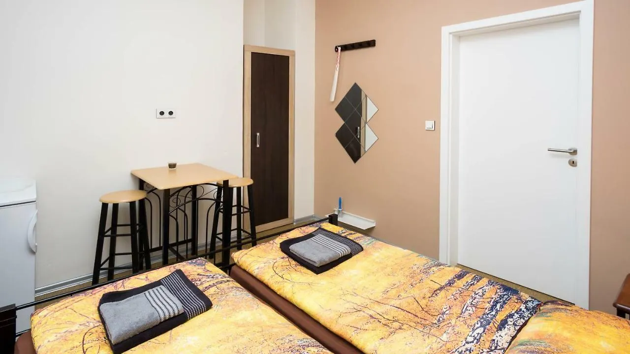 Apartment Four Year Seasons - Walkable To Centre, Metro And Riverside Prag