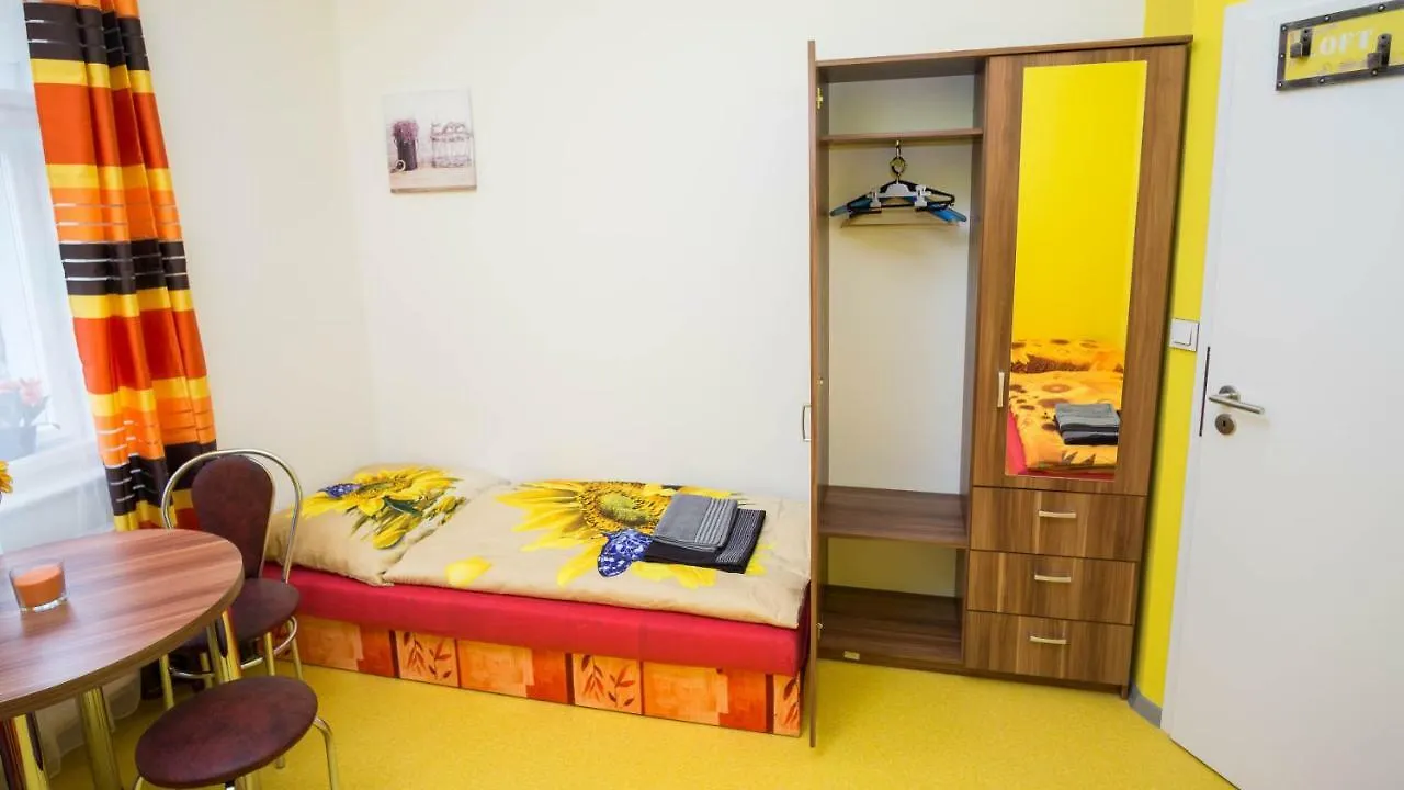 Apartment Four Year Seasons - Walkable To Centre, Metro And Riverside Prag
