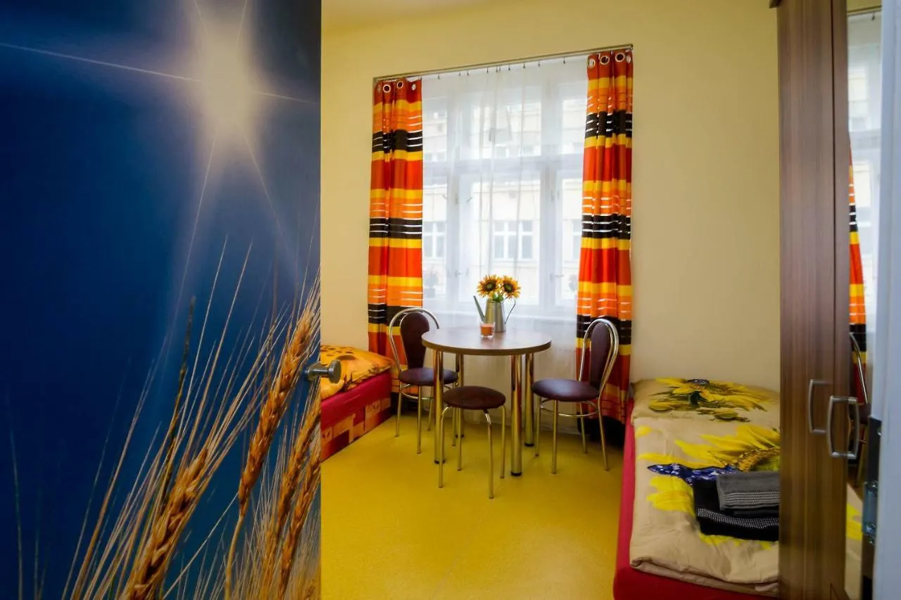 Apartment Four Year Seasons - Walkable To Centre, Metro And Riverside Prag 0*,  Tschechische Republik